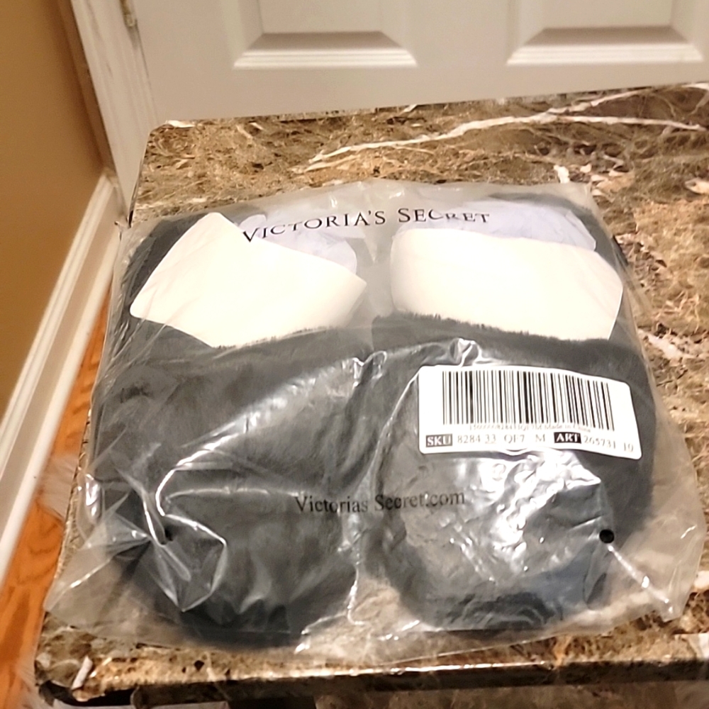 Victoria Secret New black slipper